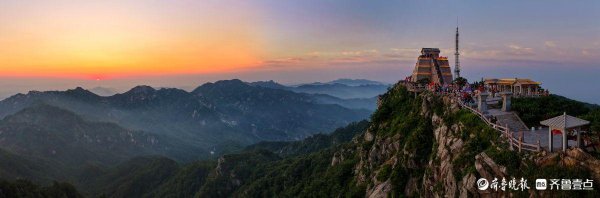 国荣配资 夜爬蒙山，共赴星辰山海之约